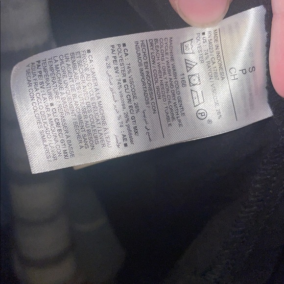 Old Navy Oversized Button-Down Boyfriend Shirt - Picture 3 of 3